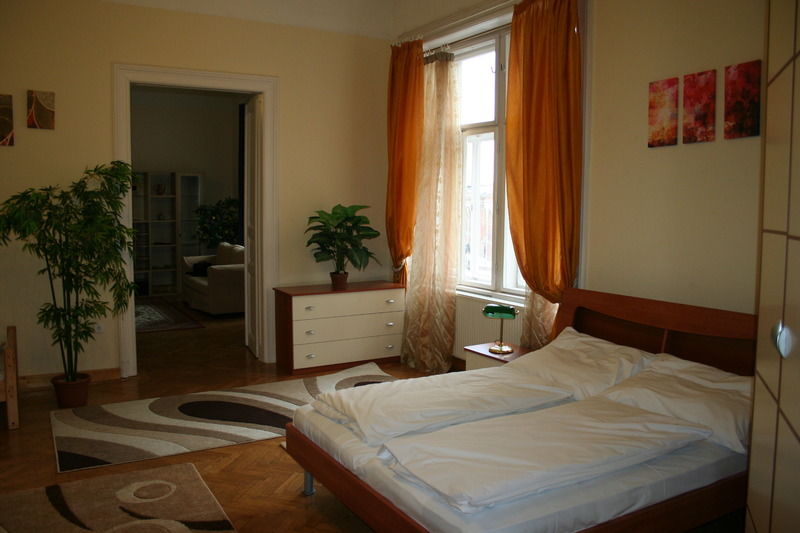 Walking Bed Budapest Hostel Budapeste Exterior foto