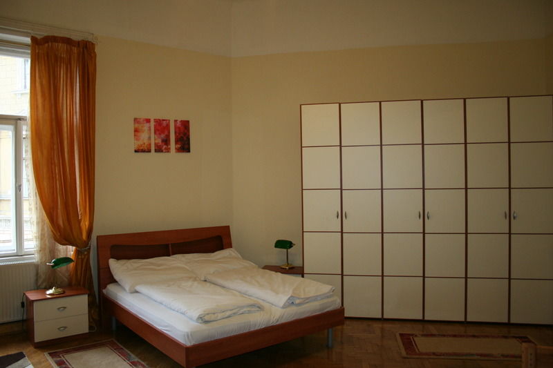 Walking Bed Budapest Hostel Budapeste Exterior foto